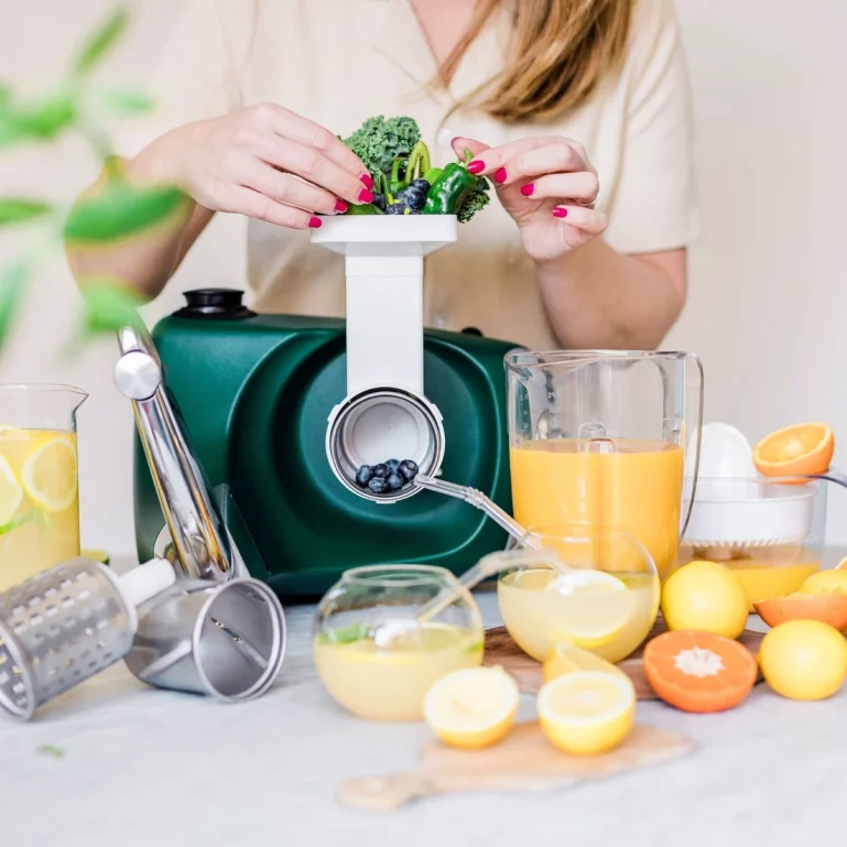 Assistent Küchenmaschine mit Reibenvorsatz. Go Green Paket